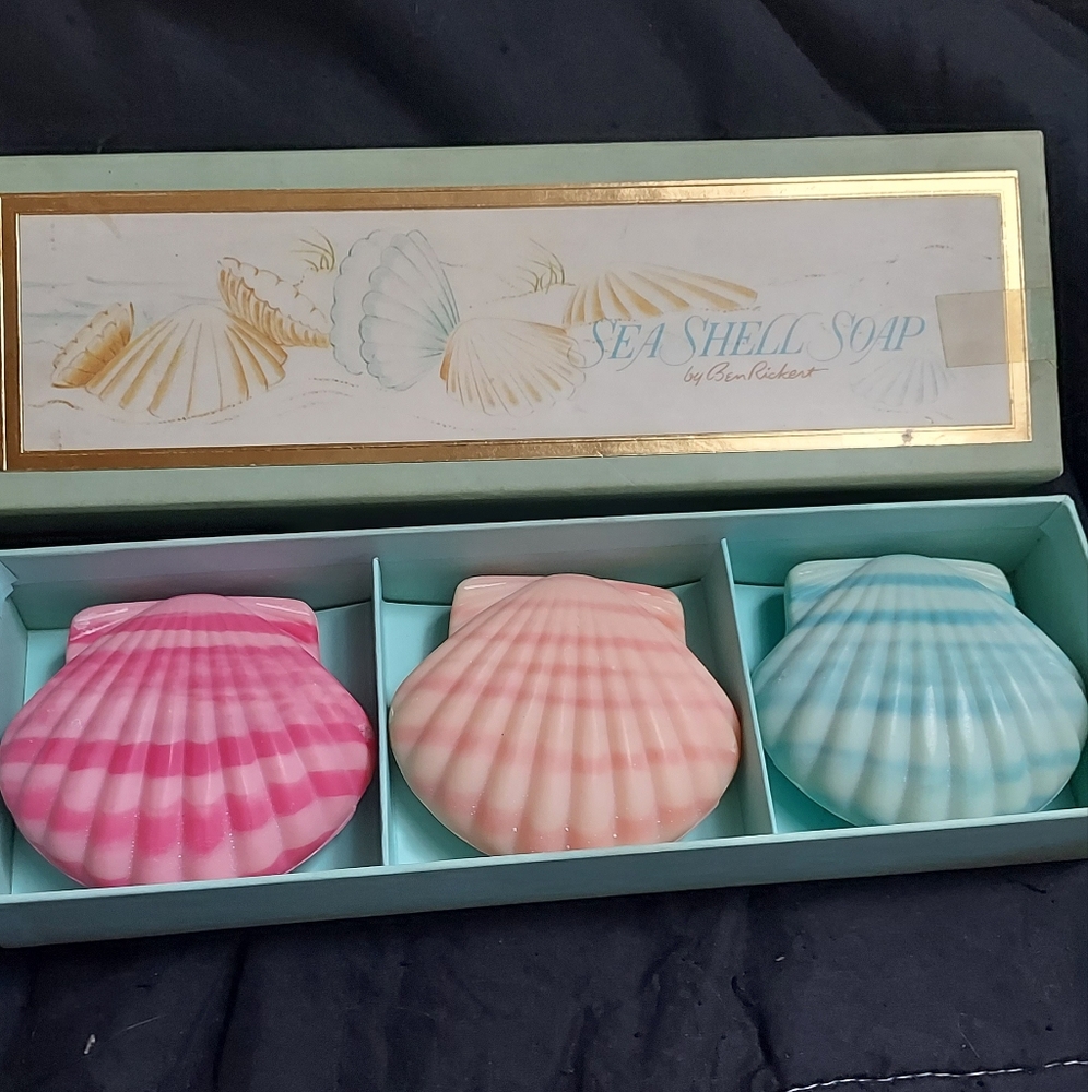 Vintage Box of 3 Large Sea Shell Soaps Ben Rickert Pink Peach Blue Box Scented